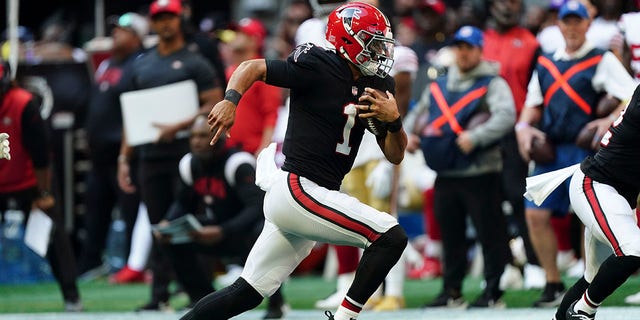Atlanta Falcons quarterback Marcus Mariota (1) runs against the San Francisco 49ers during the second half of an NFL football game, Sunday, Oct. 16, 2022, in Atlanta.